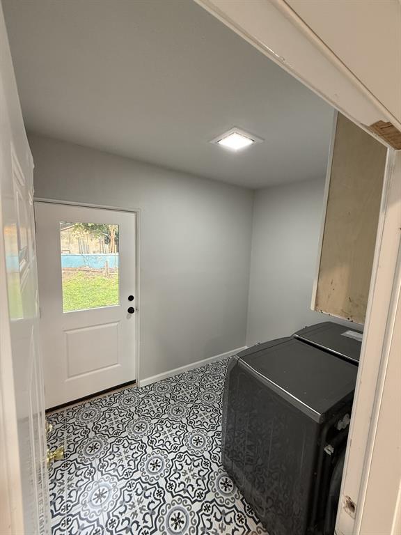 758 Bethpage Avenue Dallas, TX 75217 - Photo 13 of 20 a view of an empty room