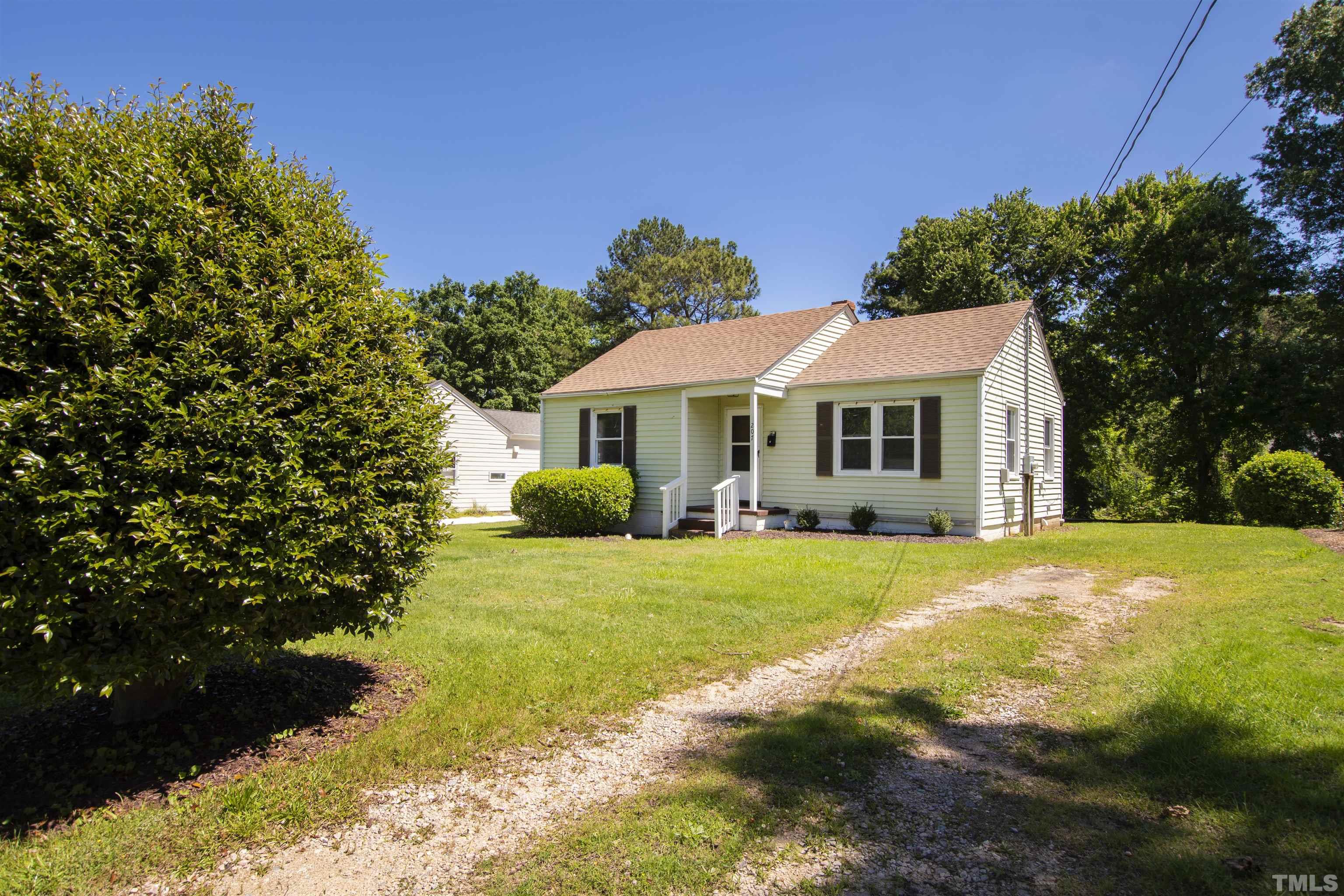 207 Baggett Avenue Raleigh, NC 27604 - Photo 5 of 27 a front view of a house with garden