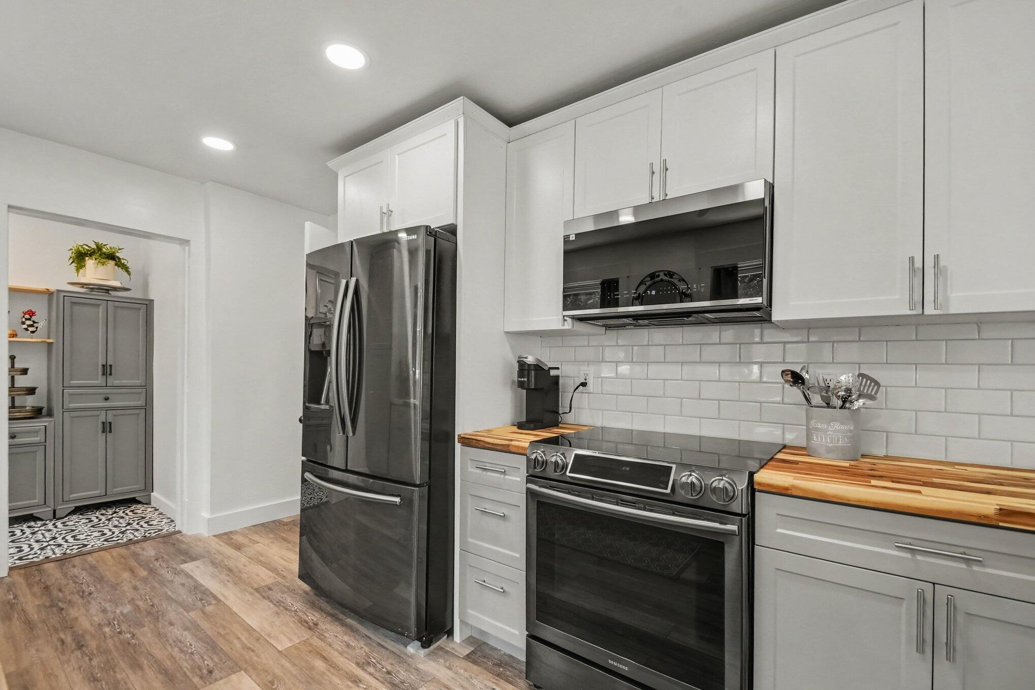 4554 Niles Buchanan Road Buchanan, MI 49107 - Photo 10 of 32 4554 Niles Buchanan Rd_kitchen