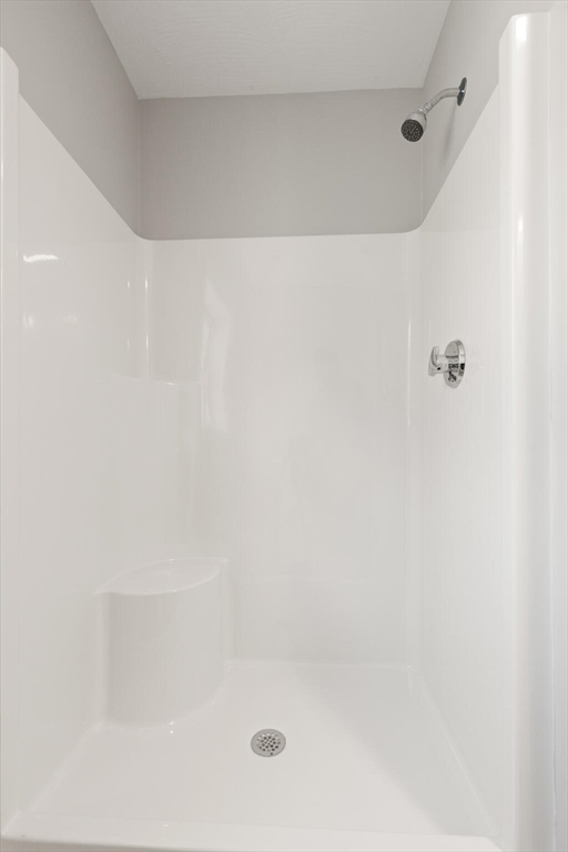 14 R Pne Hl Way, Unit 14 Harvard, MA 01451 - Photo 30 of 41 a close up of a bathtub