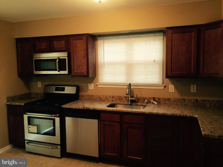 32 Ridgewood Way Burlington Township, NJ 08016 - Photo 4 of 23 Gallery Image 4