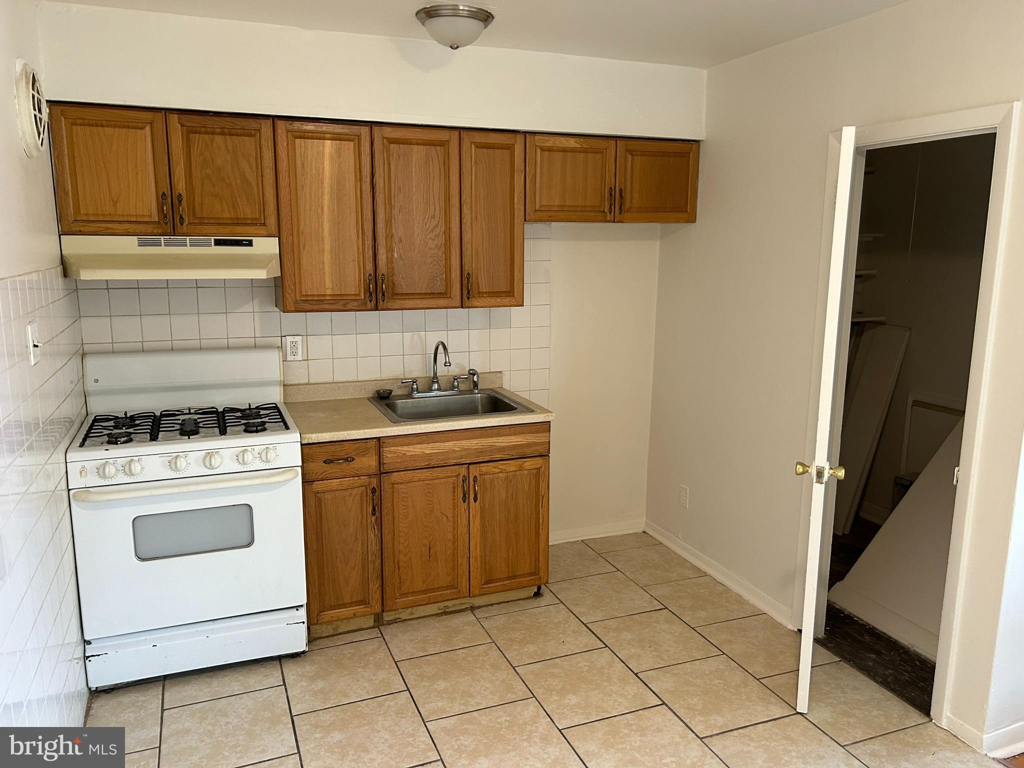 7355 Ruskin Road Philadelphia, PA 19151 - Photo 9 of 18 Unit #1 Kitchen