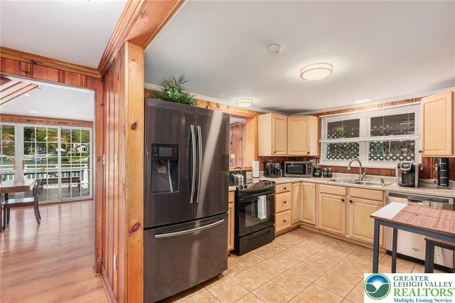 $1,495,000 | 34 South Lake Drive, Lake Harmony, PA 18624