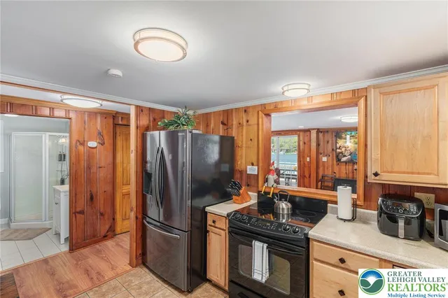 $1,495,000 | 34 South Lake Drive, Lake Harmony, PA 18624