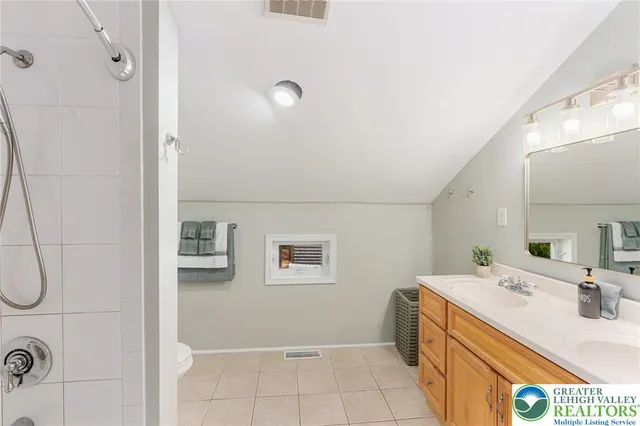 $1,495,000 | 34 South Lake Drive, Lake Harmony, PA 18624