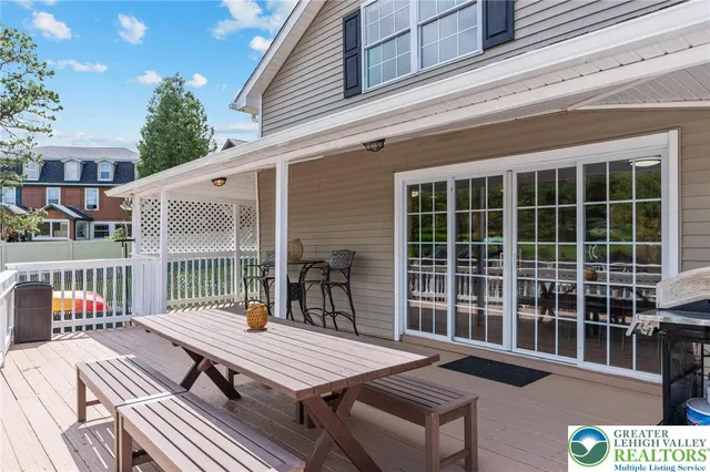 $1,495,000 | 34 South Lake Drive, Lake Harmony, PA 18624