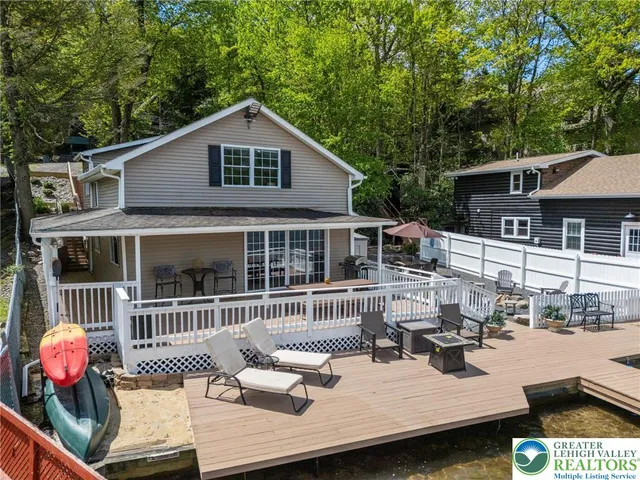 $1,495,000 | 34 South Lake Drive, Lake Harmony, PA 18624