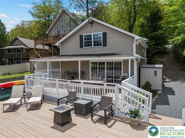 $1,495,000 | 34 South Lake Drive, Lake Harmony, PA 18624