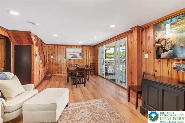 $1,495,000 | 34 South Lake Drive, Lake Harmony, PA 18624