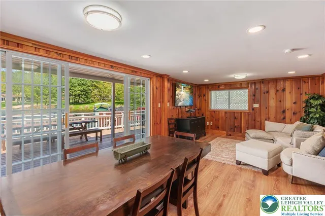 $1,495,000 | 34 South Lake Drive, Lake Harmony, PA 18624