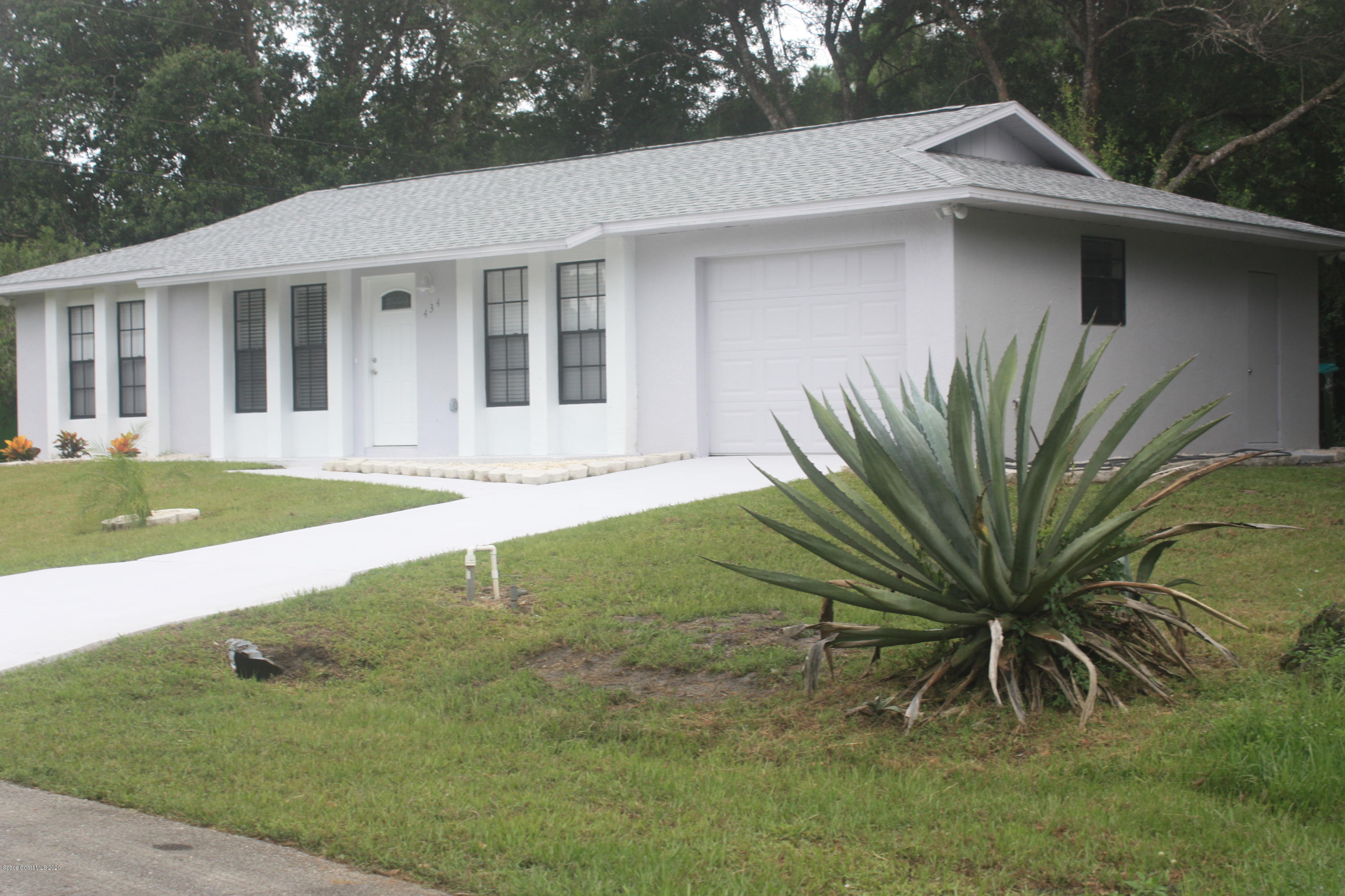 434 Tilhal Road Southwest Palm Bay, FL 32908 - Photo 2 of 15 A1CA4947-43C1-47CB-AF80-932343CF2261