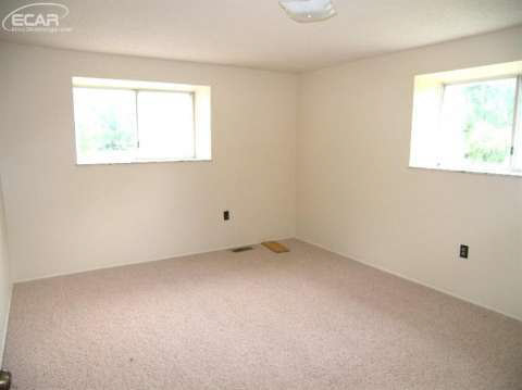 5256 East Stanley Road Flint, MI 48506 - Photo 14 of 23 20442757-13.JPG