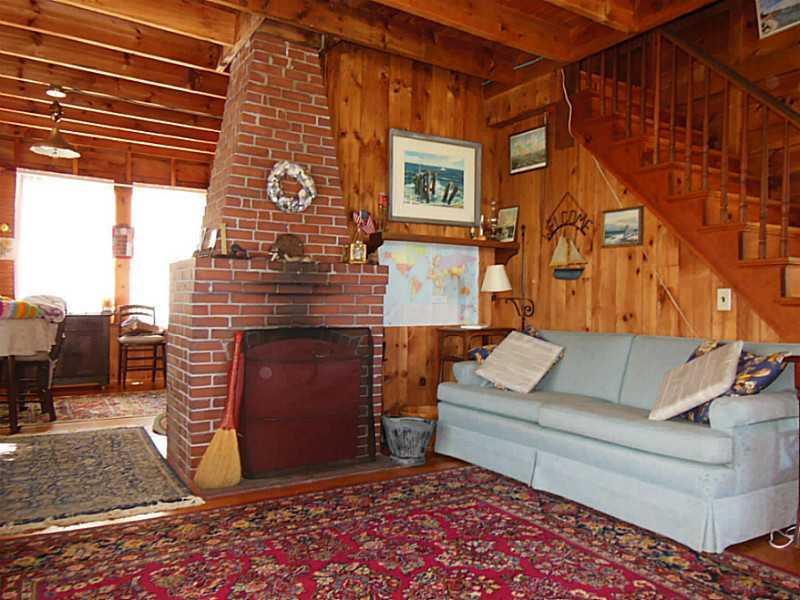 22 Cliff Road Bristol, ME 04554 - Photo 16 of 26 Living Room.