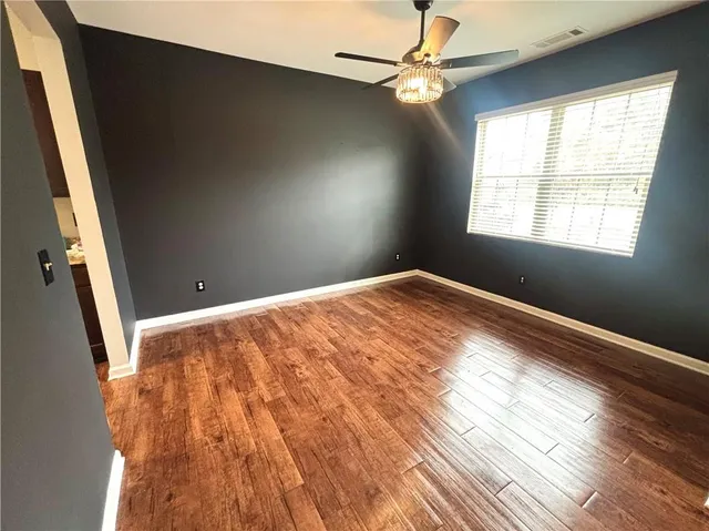 a view of empty room with window