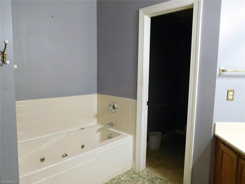 2617 Northfork Terrace High Point, NC 27265 - Photo 15 of 21 Master Bath has a jetted tub