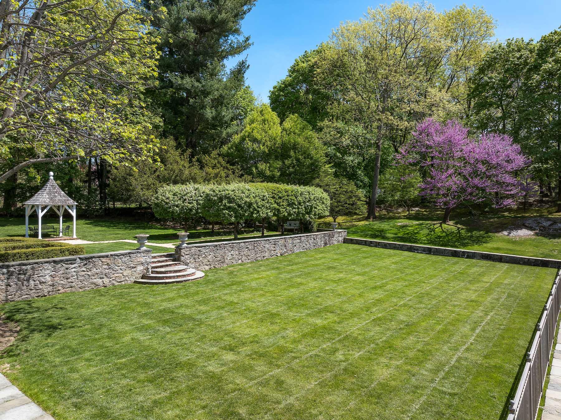 177 Old Briarcliff Road Briarcliff Manor, NY 10510 - Photo 42 of 49 a view of a golf course with a lake