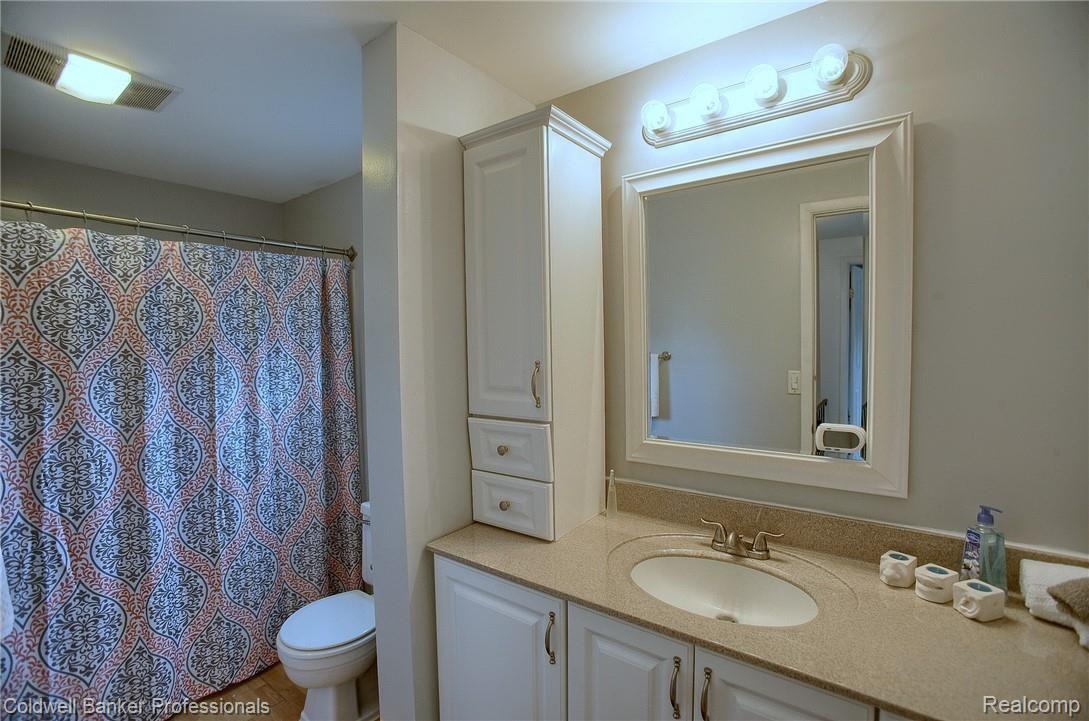 1440 Walnut Ridge Circle Canton, MI 48187 - Photo 22 of 30 23-Bathroom.jpg
