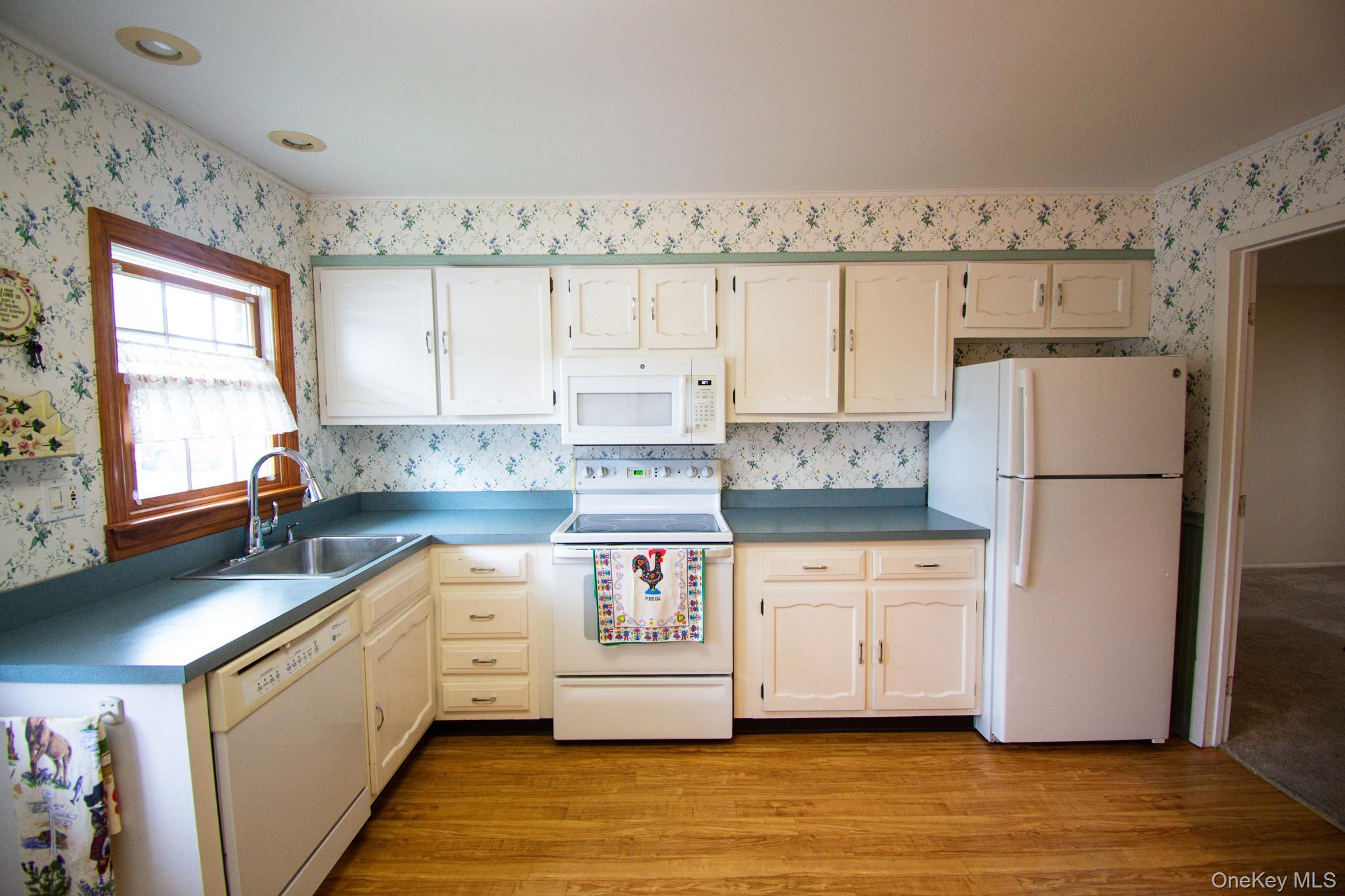 179 Ventry Court, Unit B Ridge, NY 11961 - Photo 8 of 36