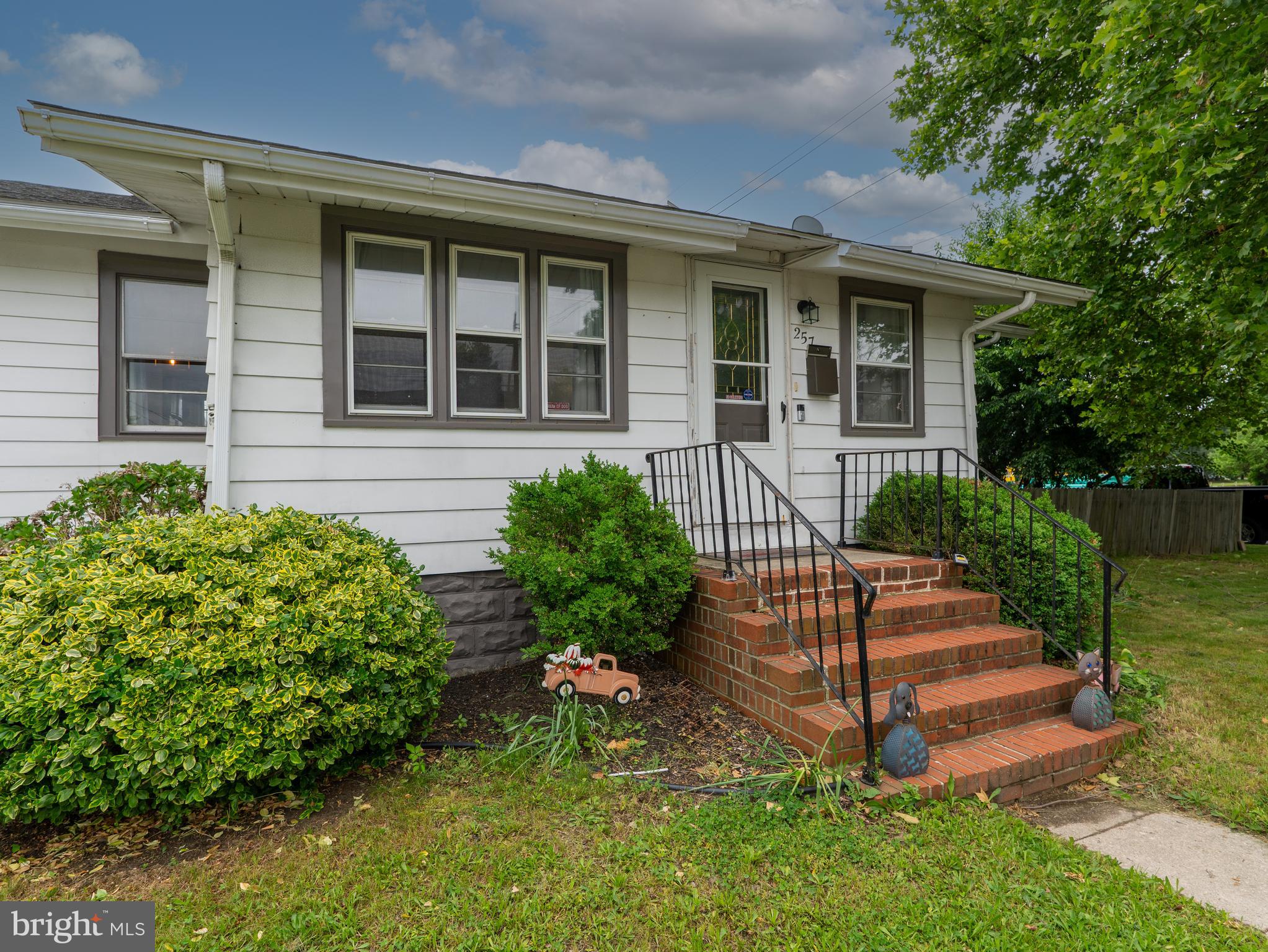 257 G Street Carneys Point, NJ 08069 - Photo 5 of 27