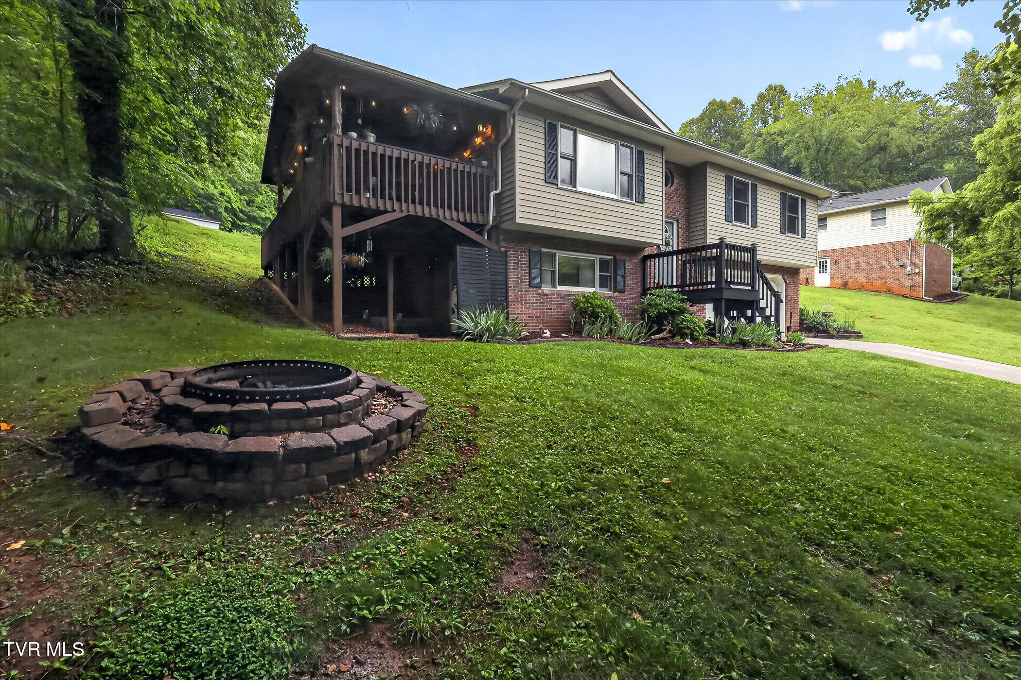 4020 Cooks Inlet Road Kingsport, TN 37664 - Photo 4 of 28 04-4020-Cooks-Inlet-Road-WindowStill