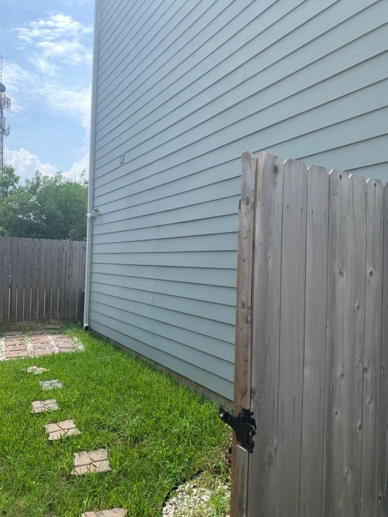 709 Link Road Houston, TX 77009 - Photo 13 of 46 a view of a backyard