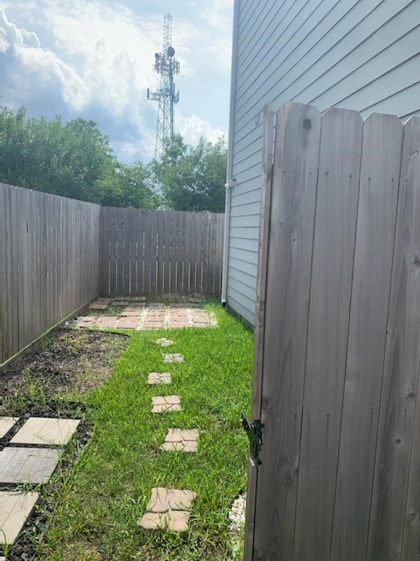 709 Link Road Houston, TX 77009 - Photo 14 of 46 a view of a backyard with a garden