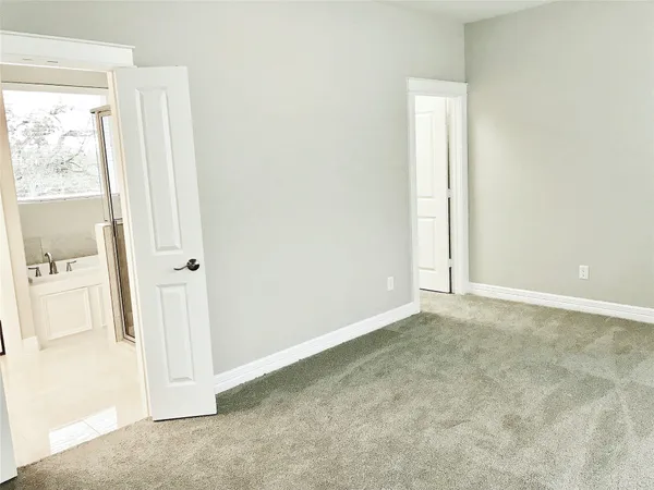 $2,695 | 709 Link Road, Houston, TX 77009