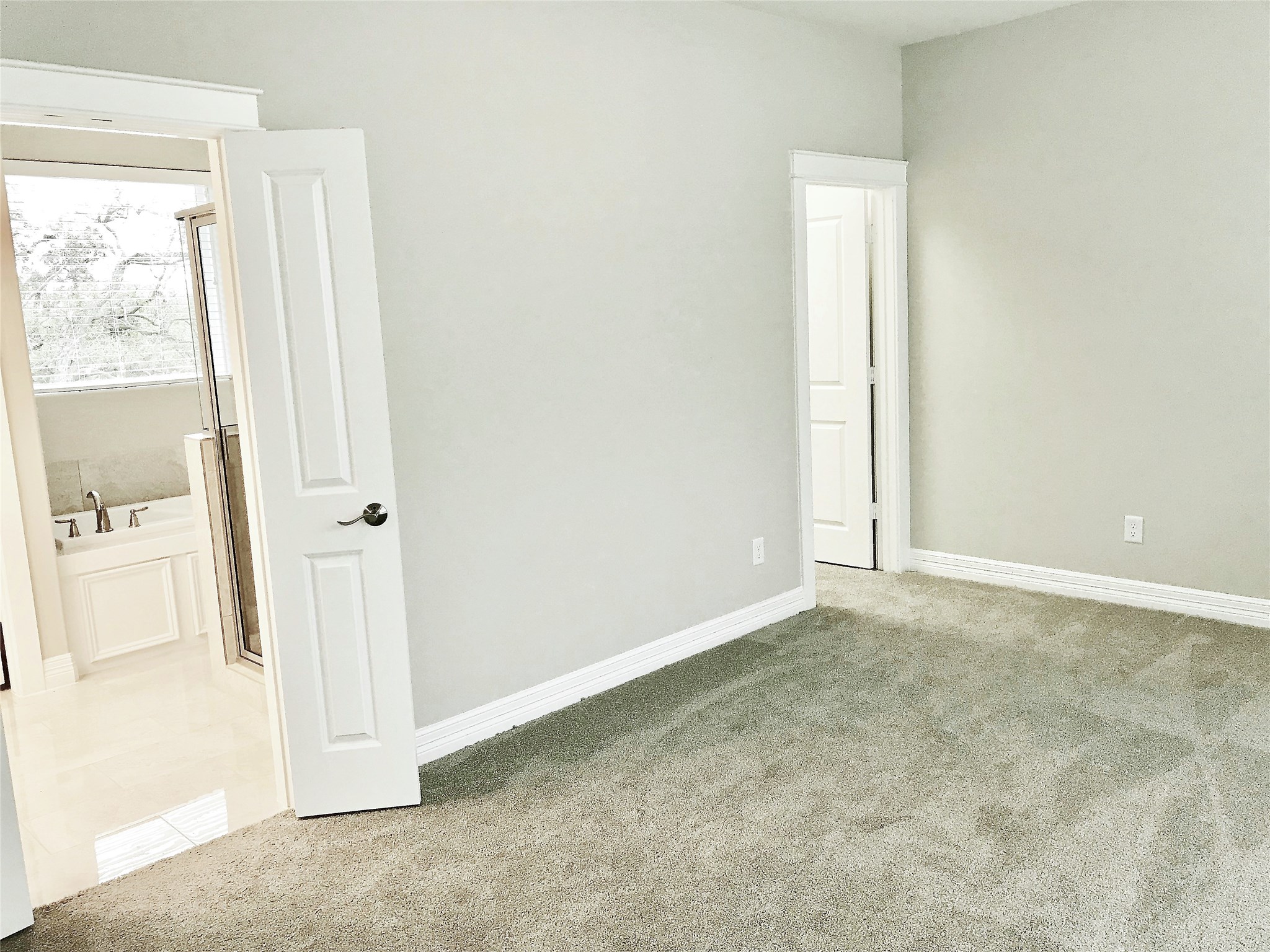 709 Link Road Houston, TX 77009 - Photo 15 of 41 THE TASTEFUL GRAY PAINT TONES CONTINUE INTO THE MASTER BEDROOM AND ENSUITE MASTER BATH. THE BIG WALK IN MASTER CLOSET IS IN THE UPPER CENTER OF THE PHOTO