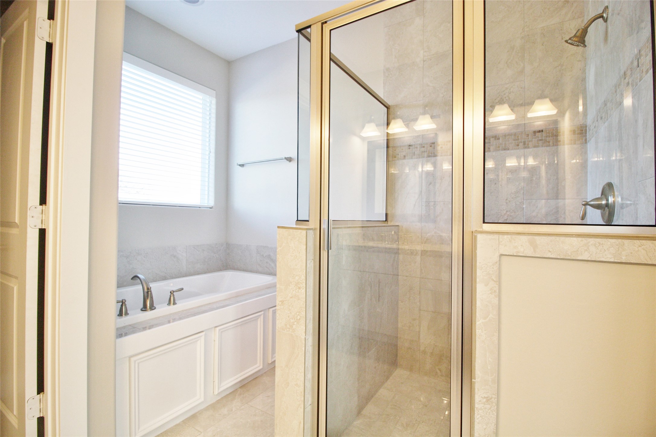 709 Link Road Houston, TX 77009 - Photo 20 of 46 a bathroom with a bathtub and a sink