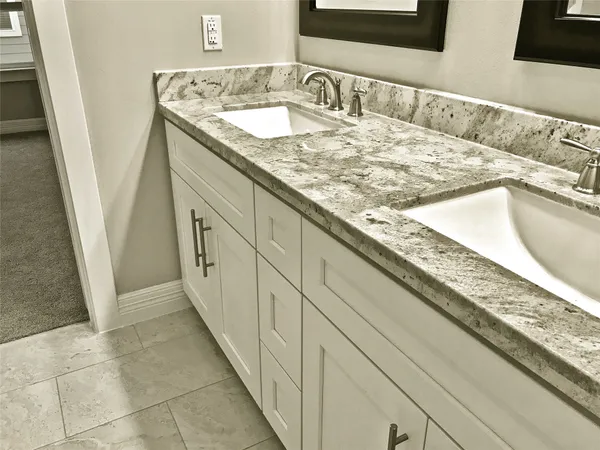 $2,695 | 709 Link Road, Houston, TX 77009