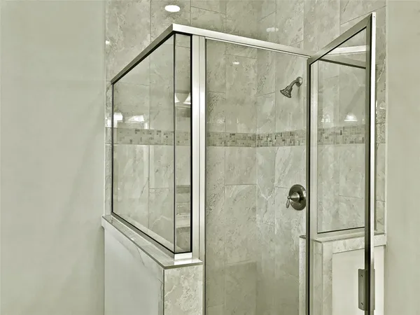 $2,695 | 709 Link Road, Houston, TX 77009