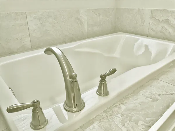 $2,695 | 709 Link Road, Houston, TX 77009