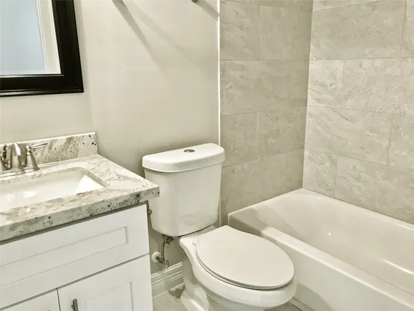 $2,695 | 709 Link Road, Houston, TX 77009