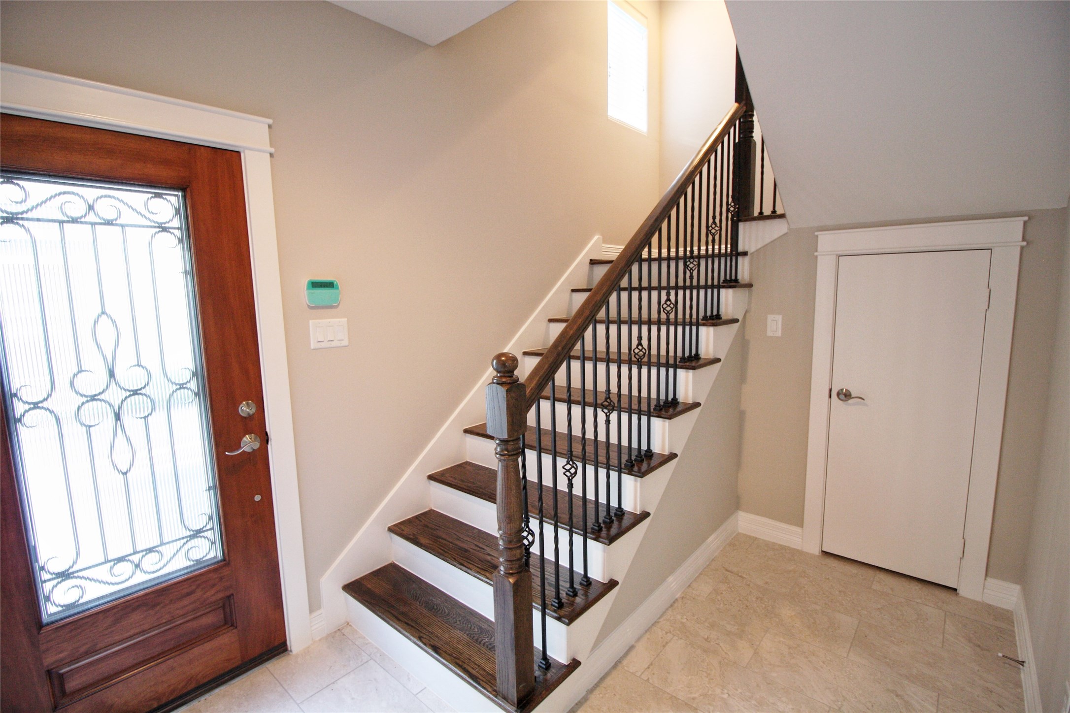 709 Link Road Houston, TX 77009 - Photo 29 of 41 MAHOGANY FRONT DOOR LEADS TO FOYER, OFF FOYER IS ONE OF TWO SPACIOUS SECONDARY BEDROOMS EACH WITH ITS ENSUITE BATH AND GENEROUS CLOSET