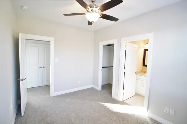 $2,695 | 709 Link Road, Houston, TX 77009