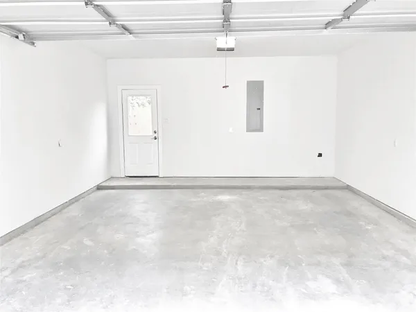 $2,695 | 709 Link Road, Houston, TX 77009