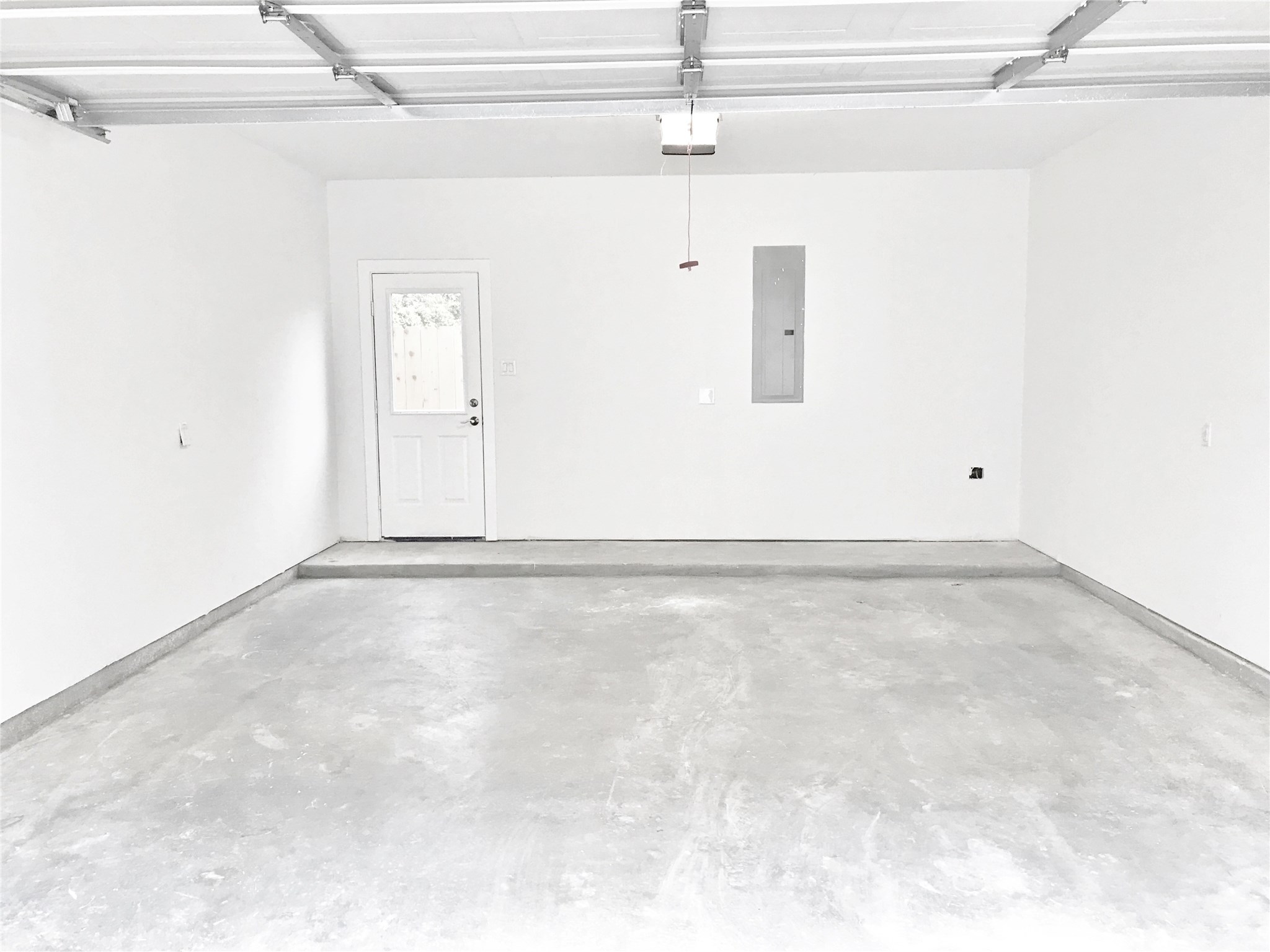 709 Link Road Houston, TX 77009 - Photo 35 of 41 DOOR TO THE OUTDOOR YARD AREA