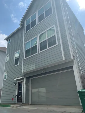 $2,695 | 709 Link Road, Houston, TX 77009