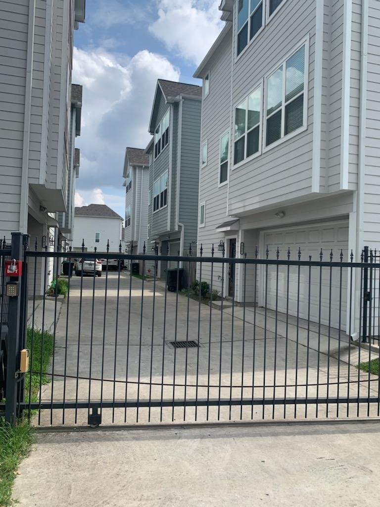 709 Link Road Houston, TX 77009 - Photo 39 of 46 a view of a balcony