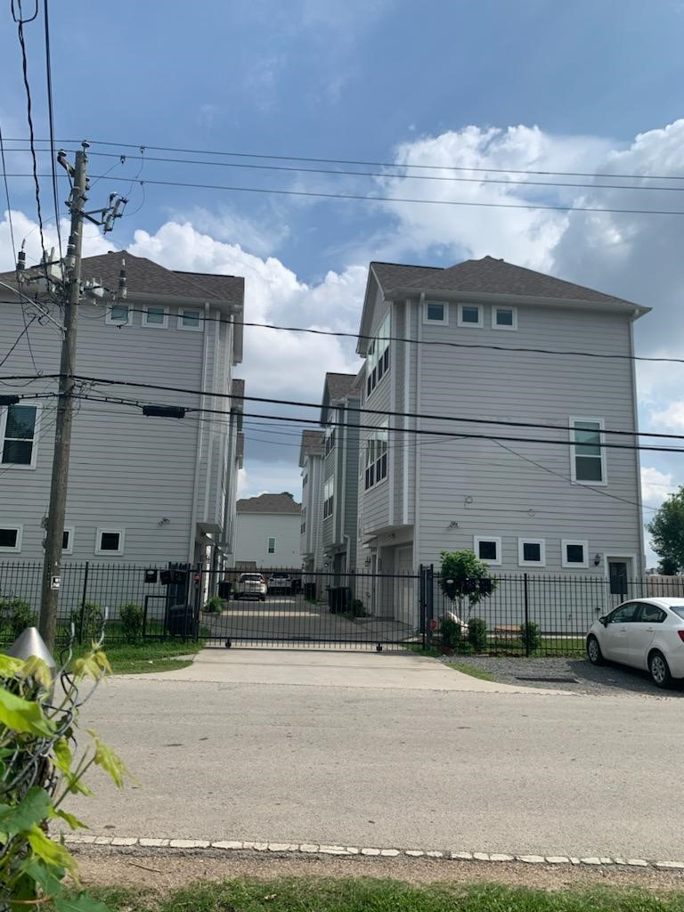 709 Link Road Houston, TX 77009 - Photo 40 of 46 a view of a street with cars
