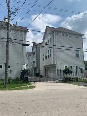 $2,695 | 709 Link Road, Houston, TX 77009