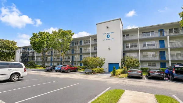 $2,000 | 301 Southwest 135th Avenue, Unit 317C, Pembroke Pines, FL 33027