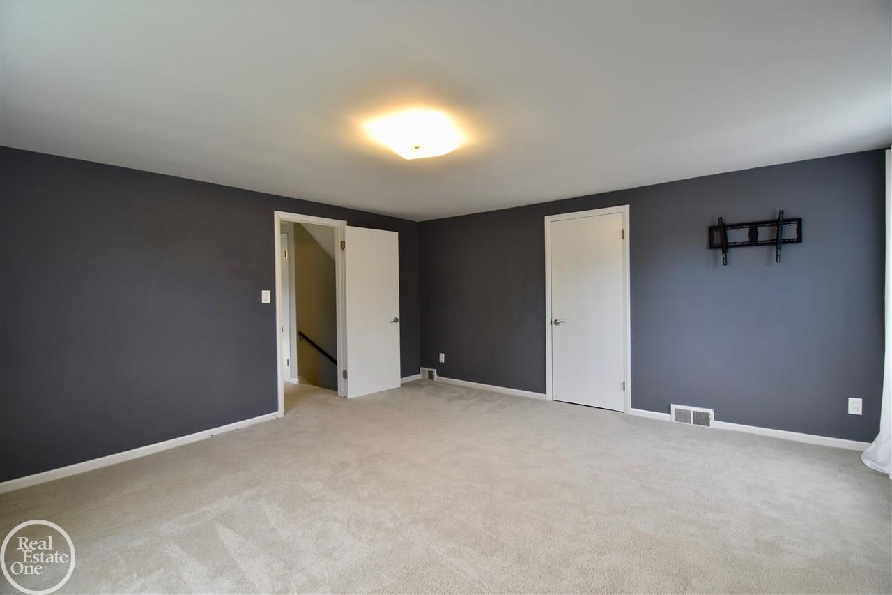 1086 Hawthorne Road Grosse Pointe, MI 48236 - Photo 24 of 31