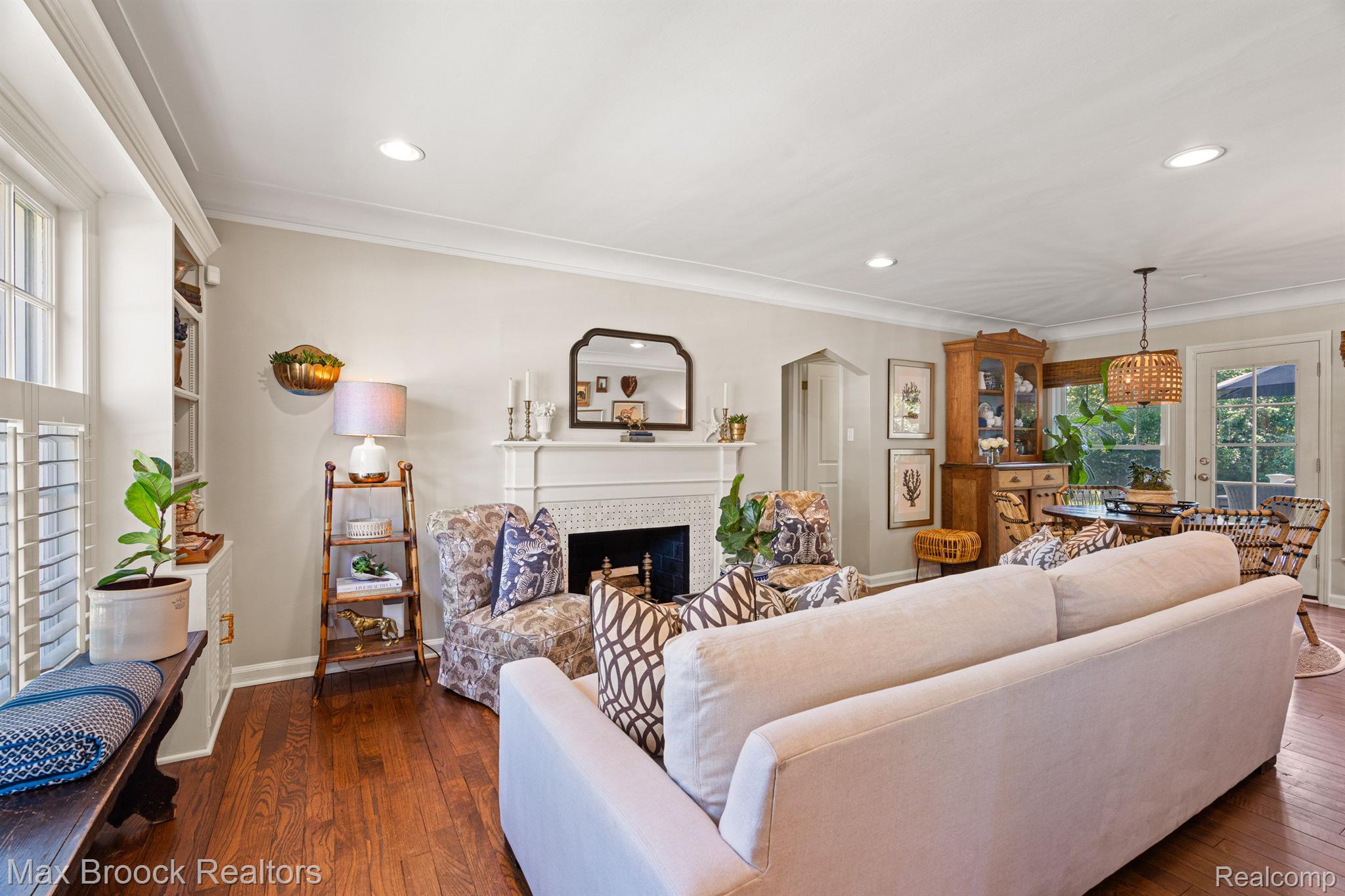 1408 Villa Road Birmingham, MI 48009 - Photo 6 of 24 Living Room