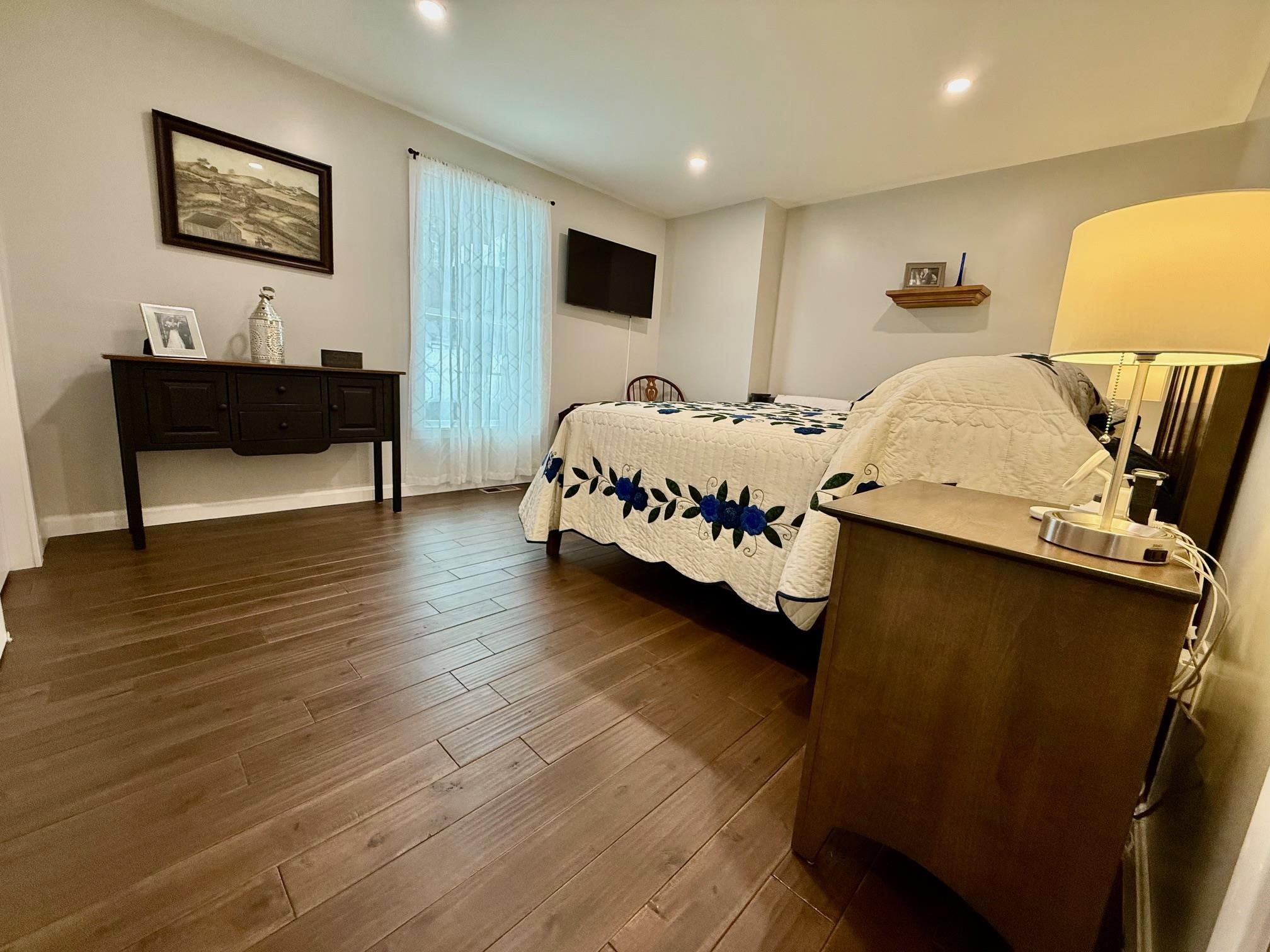 24 Main Street Hooksett, NH 03106 - Photo 8 of 12