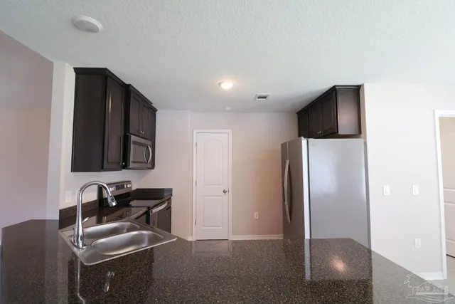 $1,695 | 1285 Mills Avenue, Pensacola, FL 32507