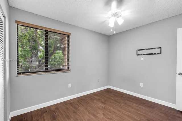 $3,000 | 341 West Park Drive, Unit 20315, Miami, FL 33172