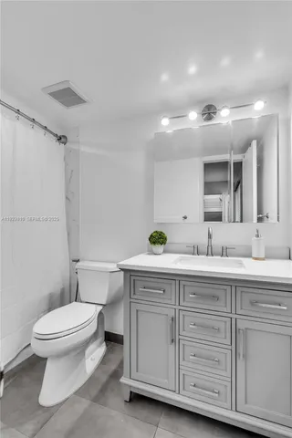 $3,000 | 341 West Park Drive, Unit 20315, Miami, FL 33172