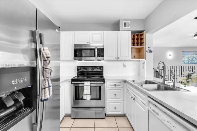 $3,000 | 341 West Park Drive, Unit 20315, Miami, FL 33172