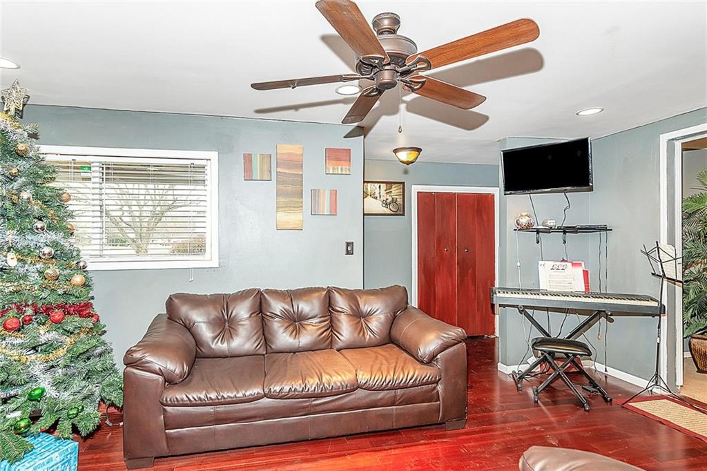 8040 Taunton Road Indianapolis, IN 46260 - Photo 7 of 34 Gallery Image 7